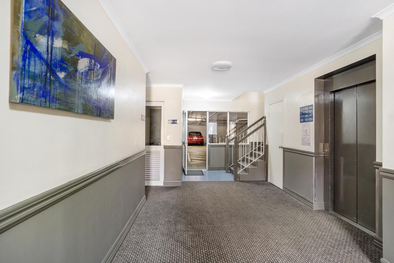 Toowong Inn & Suites Brisbane Exterior photo