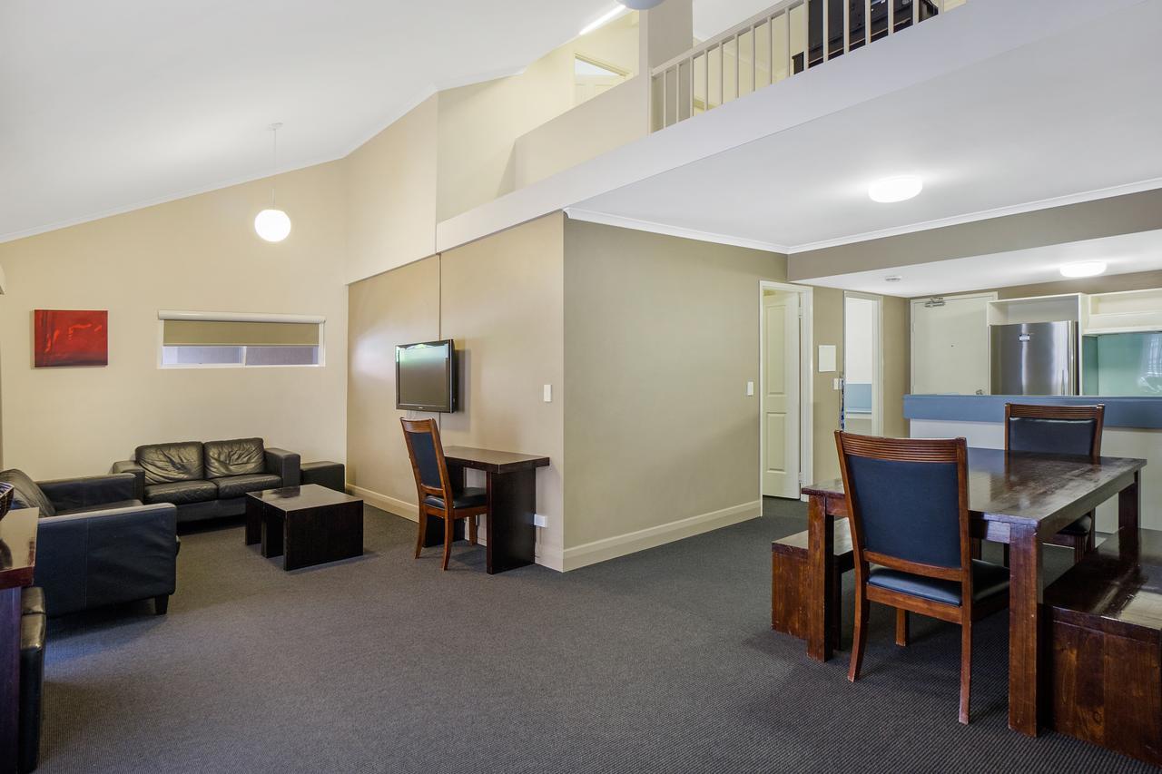 Toowong Inn & Suites Brisbane Exterior photo