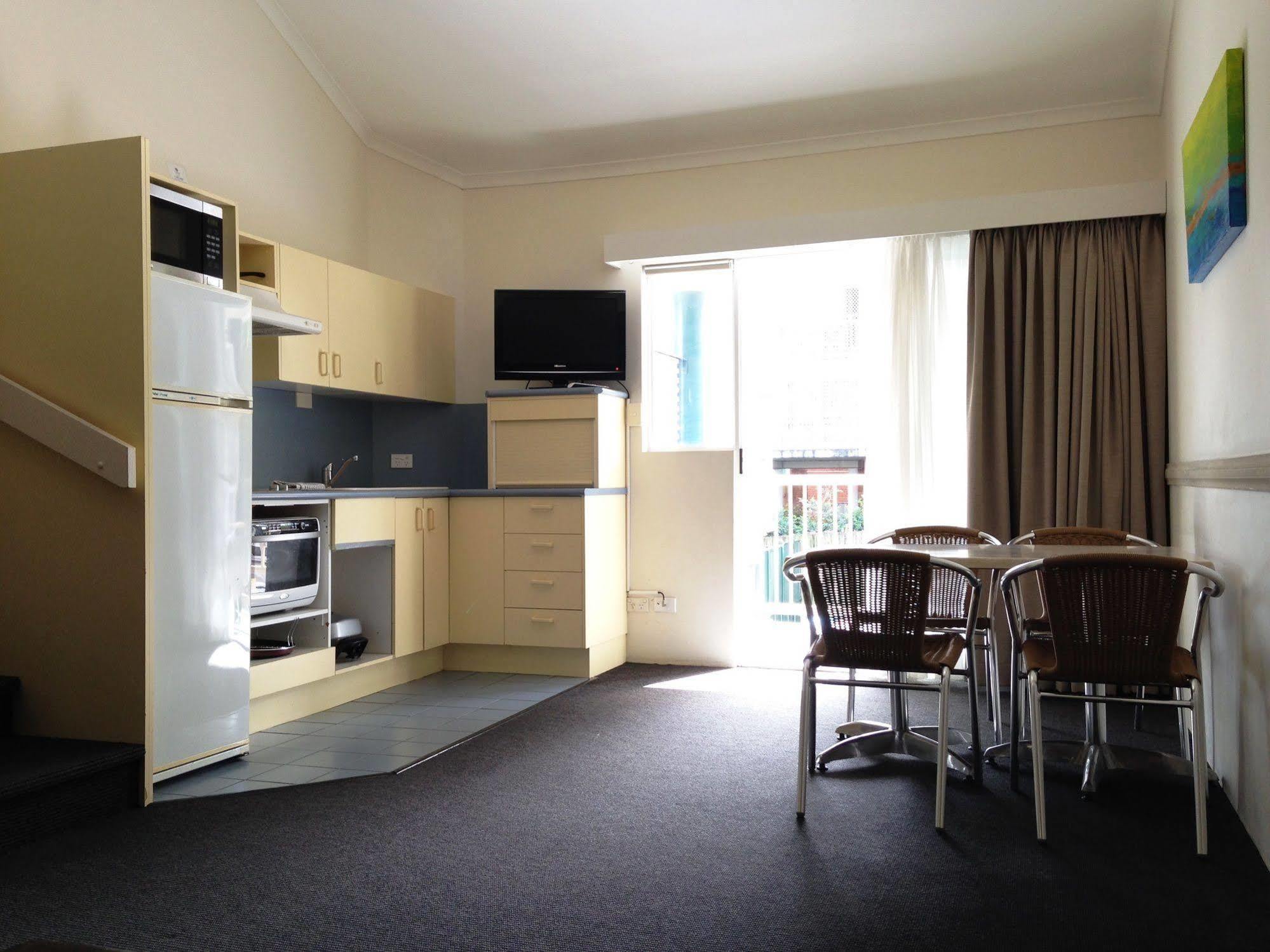 Toowong Inn & Suites Brisbane Exterior photo