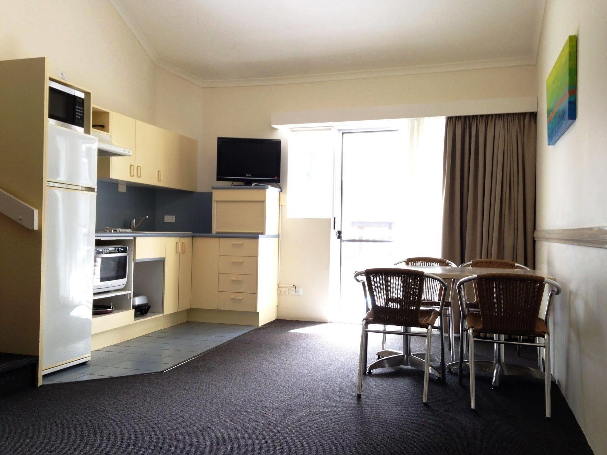 Toowong Inn & Suites Brisbane Exterior photo