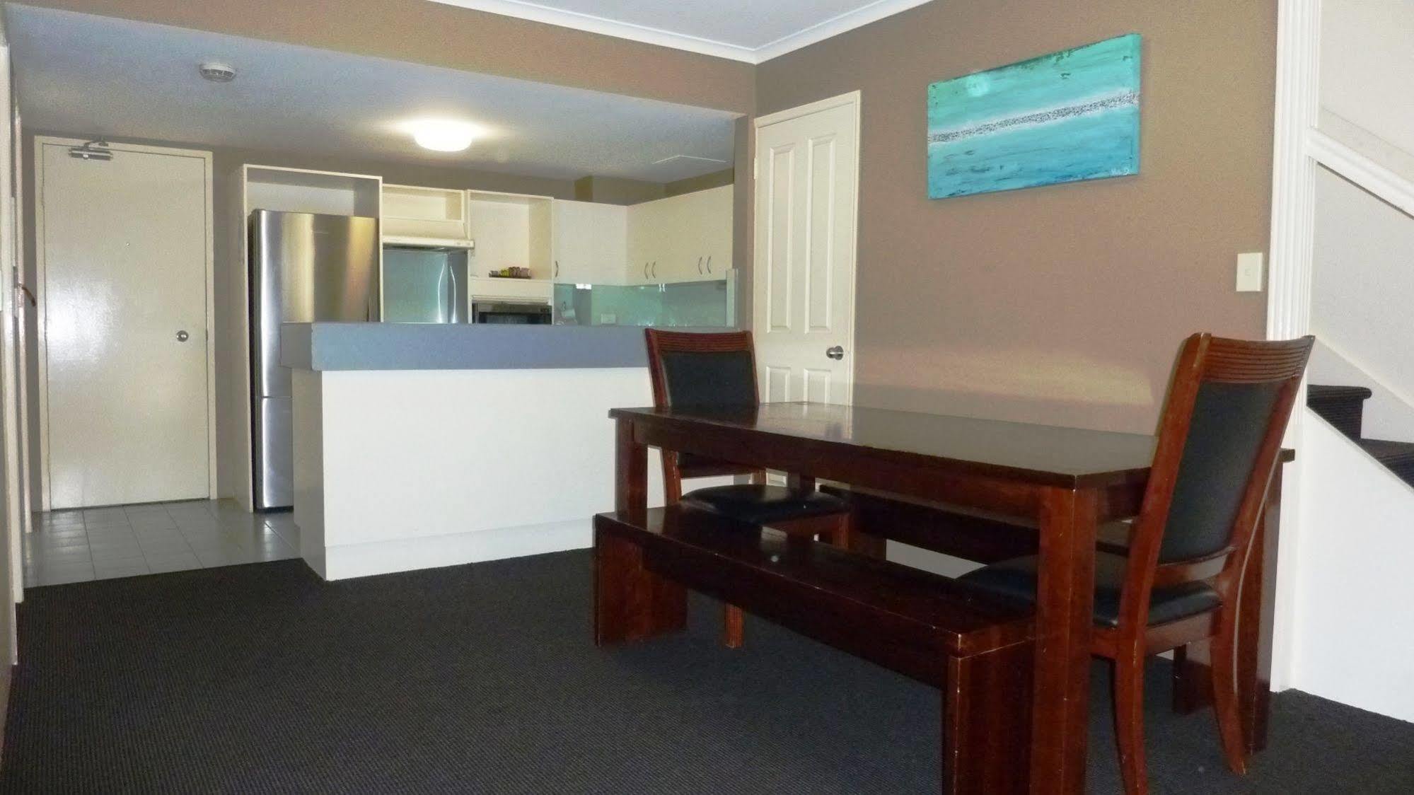 Toowong Inn & Suites Brisbane Exterior photo